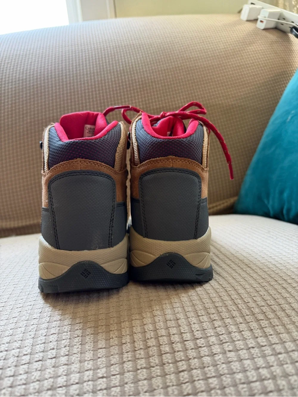 NEW - 9 Columbia Tan Suede Hiking Boots with Red Laces